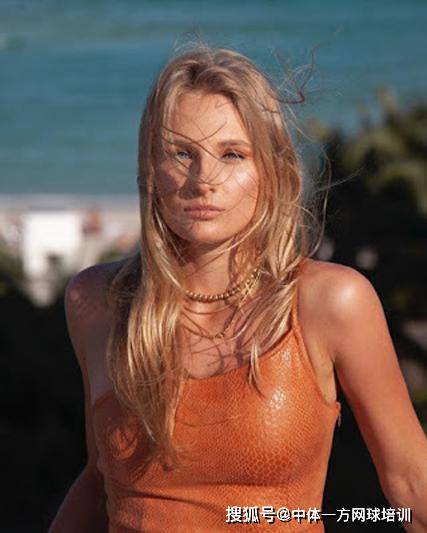 他发出问候 他发出问候