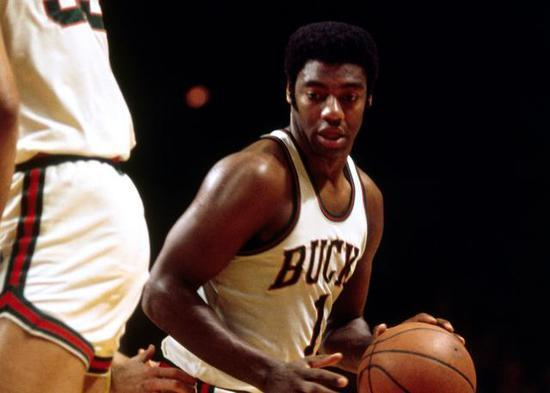 球员之间是 球员之间是