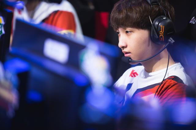 相比之下 相比之下