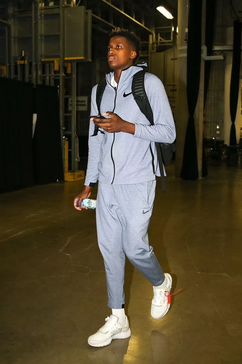 急停造犯规 急停造犯规